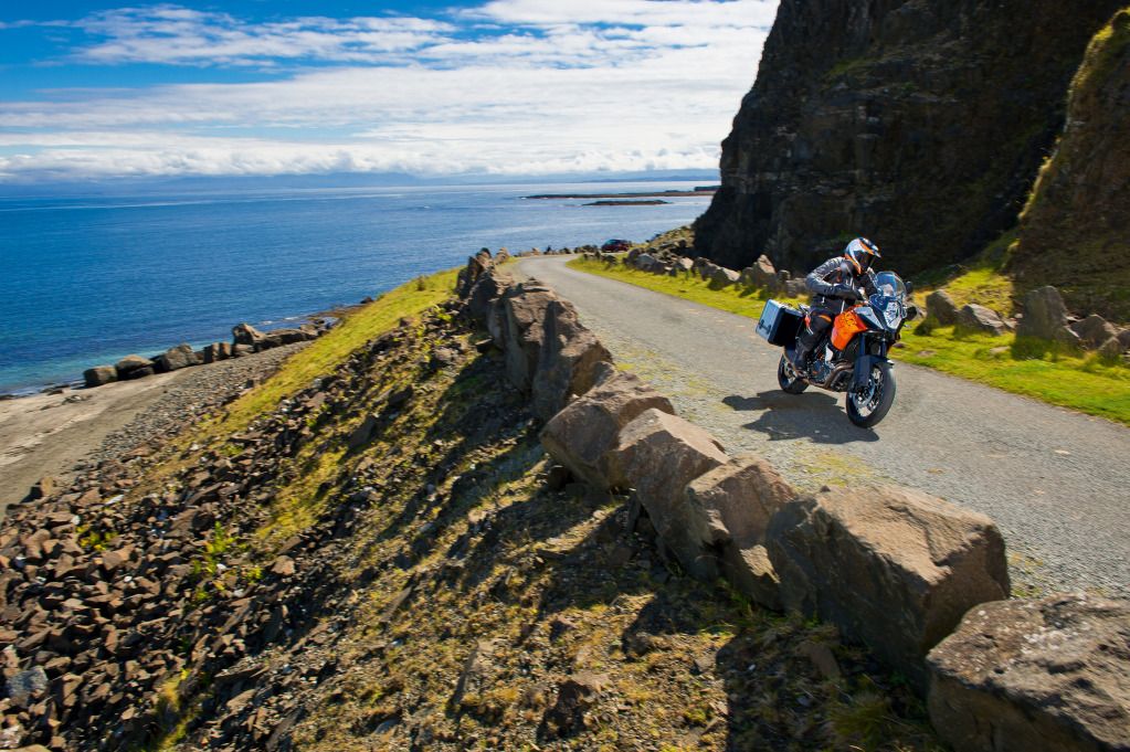 1190Adventure_action_02.jpg