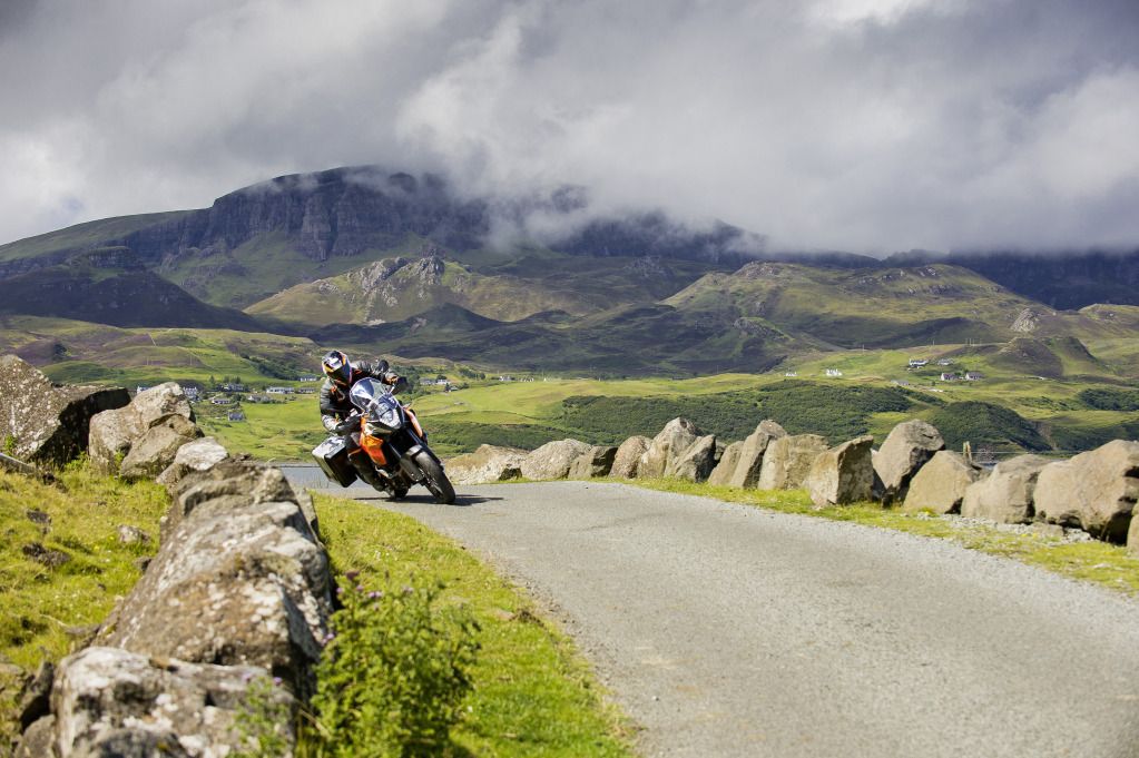 1190Adventure_action_04.jpg