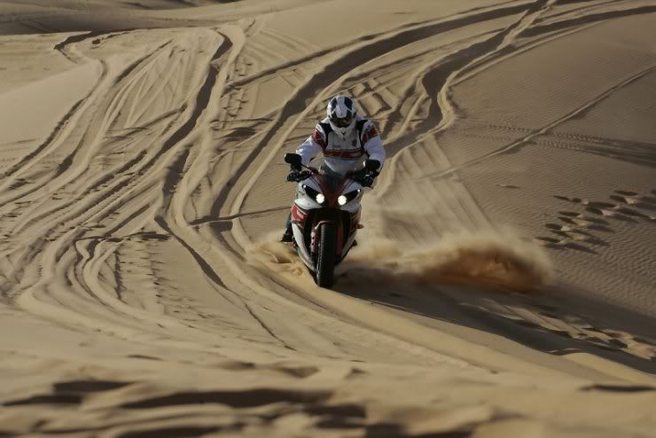 2012-yamaha-peterhansel-dune-r1-5-54820.jpg