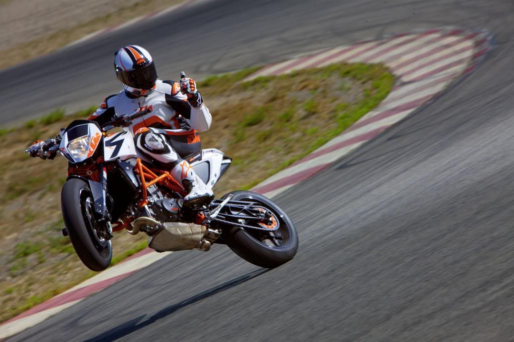 690DukeR_action08.jpg
