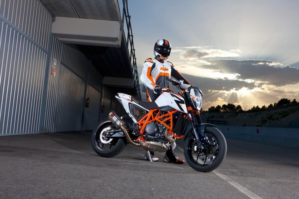 690DukeR_action10.jpg