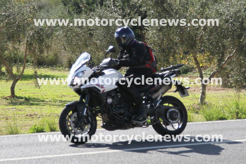 Spy-shots-Triumph-Tiger-10501.jpg
